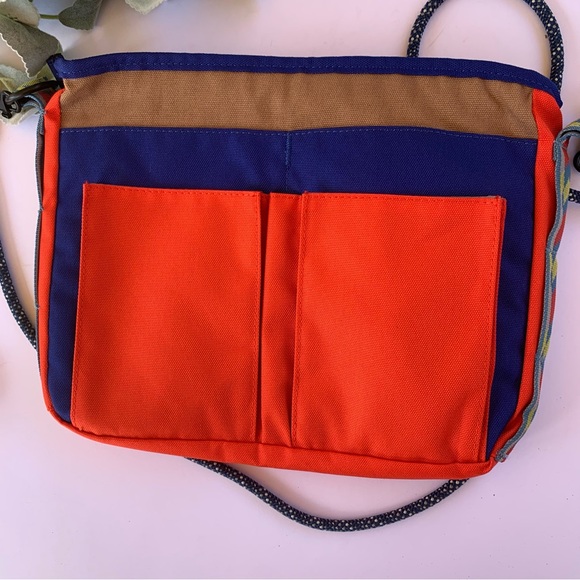 Kavu Kachemak Keeper Crossbody Bag - Picture 4 of 8